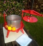 Cross beam fruit press with stainless steel basket 9l - opening beam