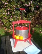 Cross beam fruit press with stainless steel basket 9l - front