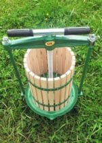 18 litre fruit press with a wooden basket and a cast iron cross beam - photo from above 18 litre fruit press with a wooden basket and a cast iron cross beam - photo from above