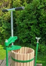 18 litre fruit press with a wooden basket and a cast iron cross beam - swing beam-beam 18 litre fruit press with a wooden basket and a cast iron cross beam - swing beam